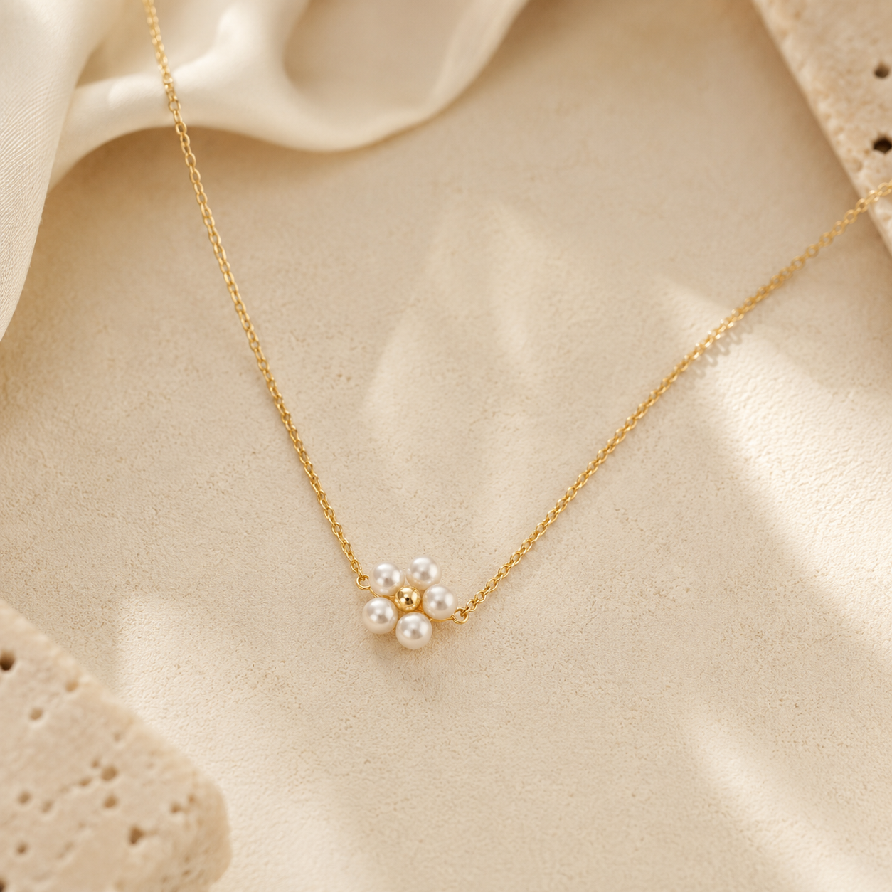Collier Fleur Perlée Dorée