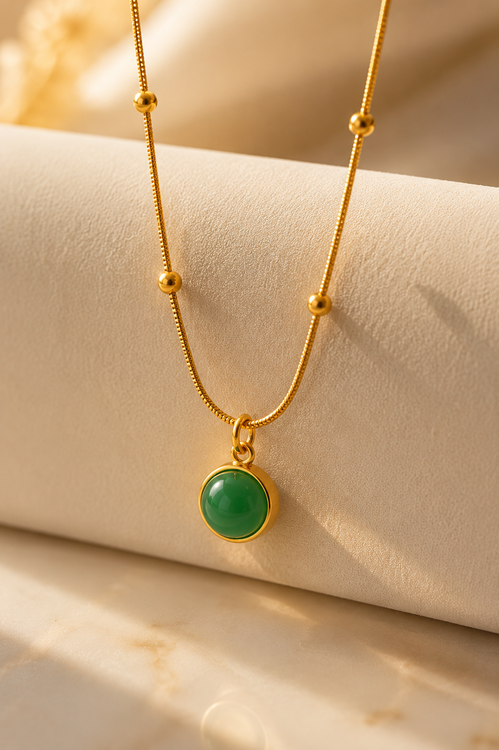 Collier Doré Riviera Émeraude — SOLEYNA