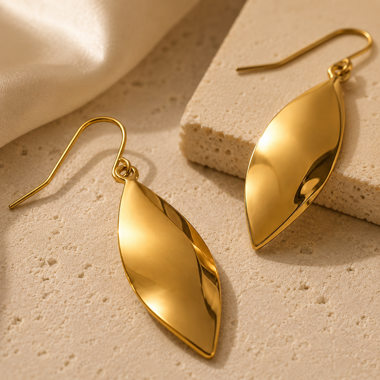 Boucles d’Oreilles Dorées LYA — SOLEYNA